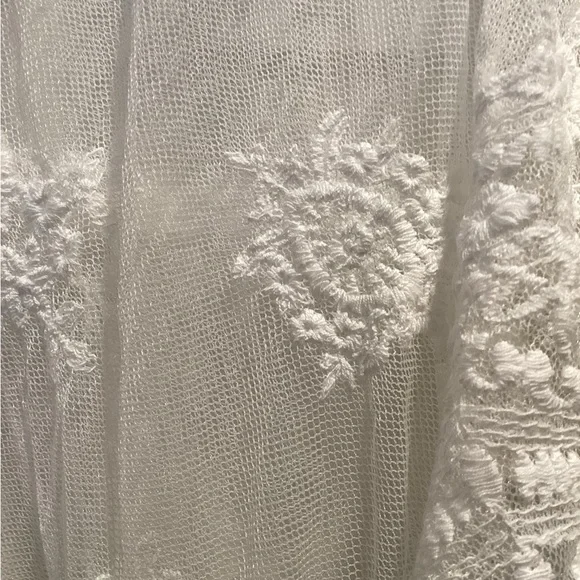 Elegant White Lace Kimono - Picture 8 of 9